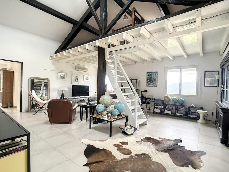 Maison - 264 m² - 7 pièces