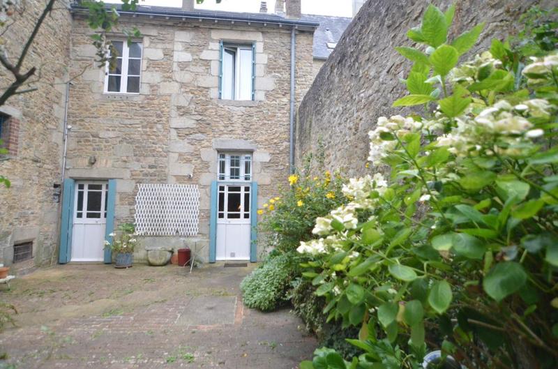 Maison - 324 m² - 8 pièces