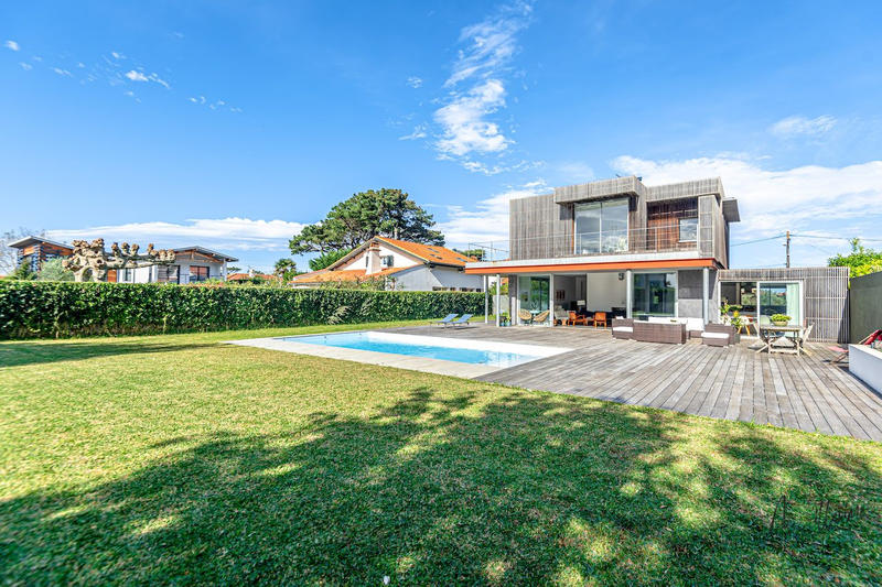 Maison - 290 m² - 6 pièces