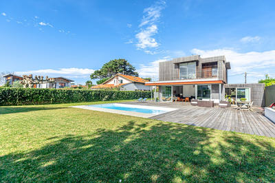 Maison - 290 m² - 6 pièces