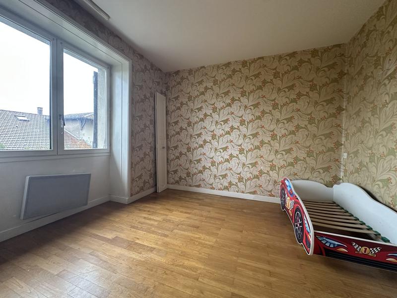 Maison - 202 m² - 9 pièces