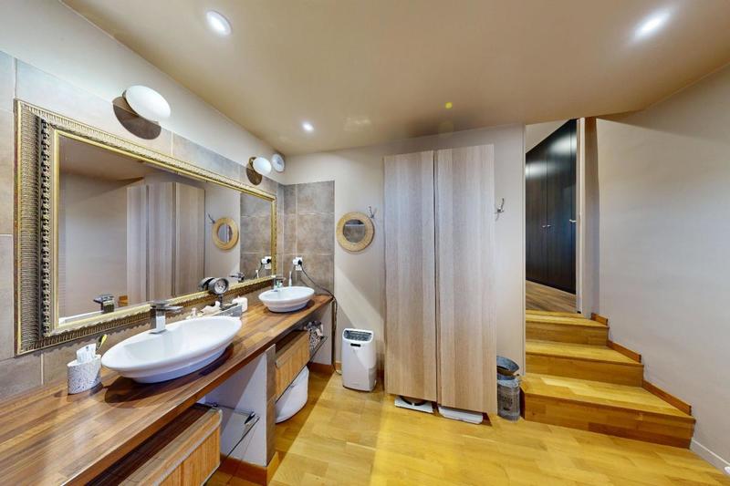 Maison - 160 m² - 8 pièces