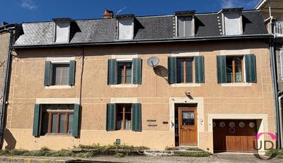 Maison - 235 m² - 8 pièces
