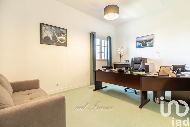 Maison - 246 m² - 9 pièces