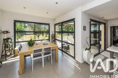 Maison - 225 m² - 8 pièces