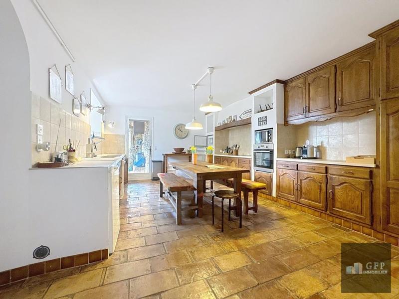 Villa - 401 m² - 8 pièces