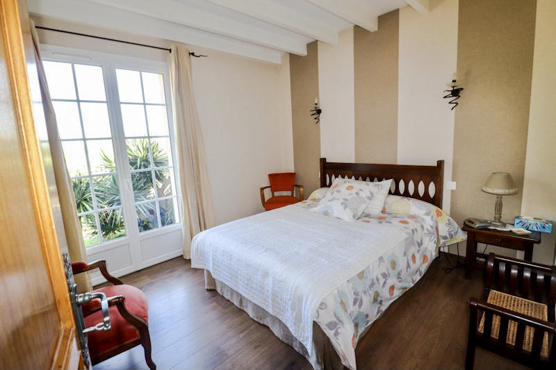 Maison - 251 m² - 11 pièces