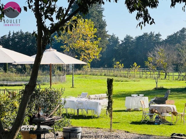 Propriété - 280 m² - 10 pièces