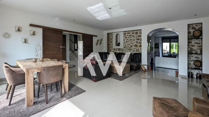 Maison - 251 m² - 9 pièces