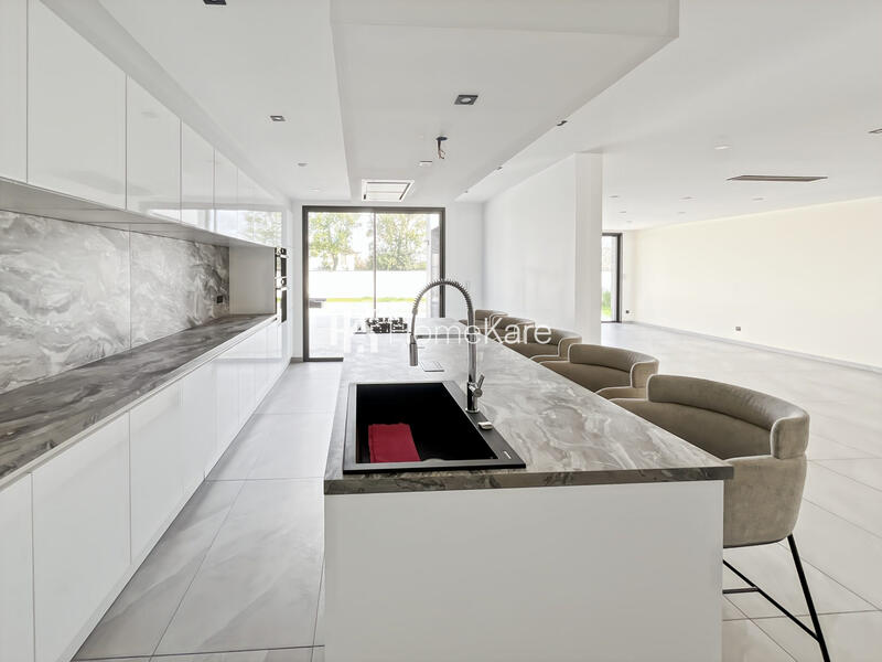 Maison - 180 m² - 5 pièces