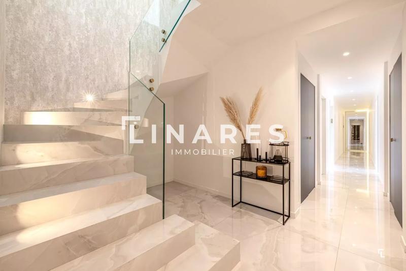 Villa - 300 m² - 9 pièces