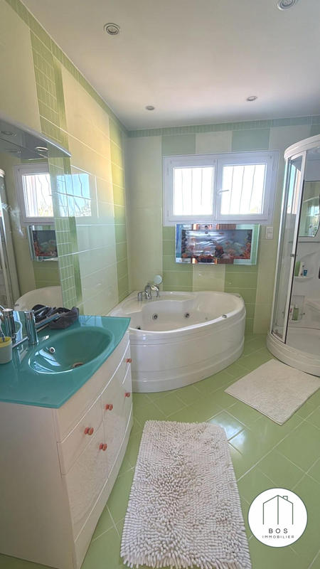 Villa - 213 m² - 6 pièces