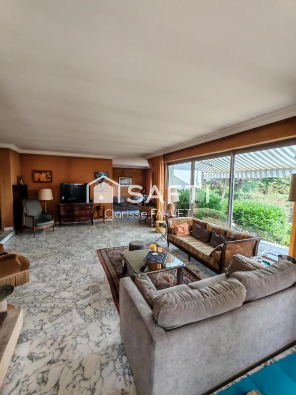 Villa - 200 m² - 6 pièces