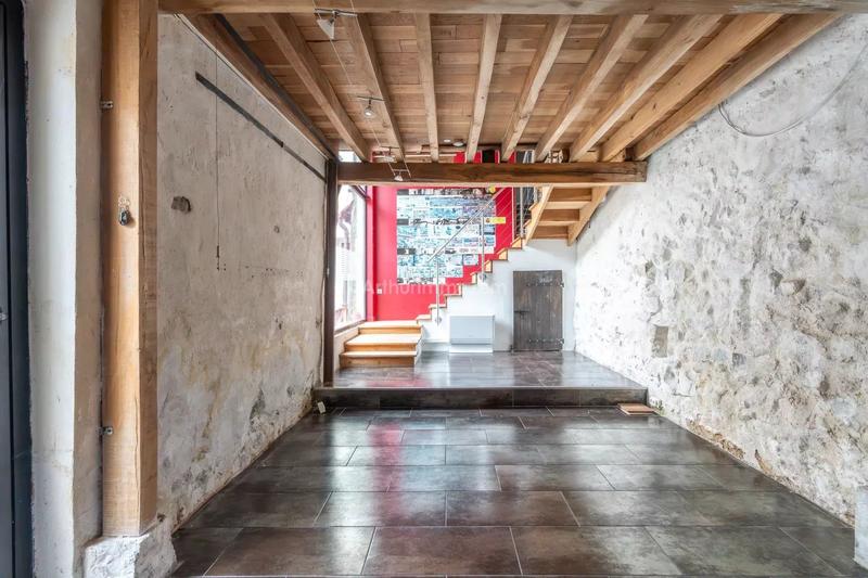 Maison - 223 m² - 8 pièces