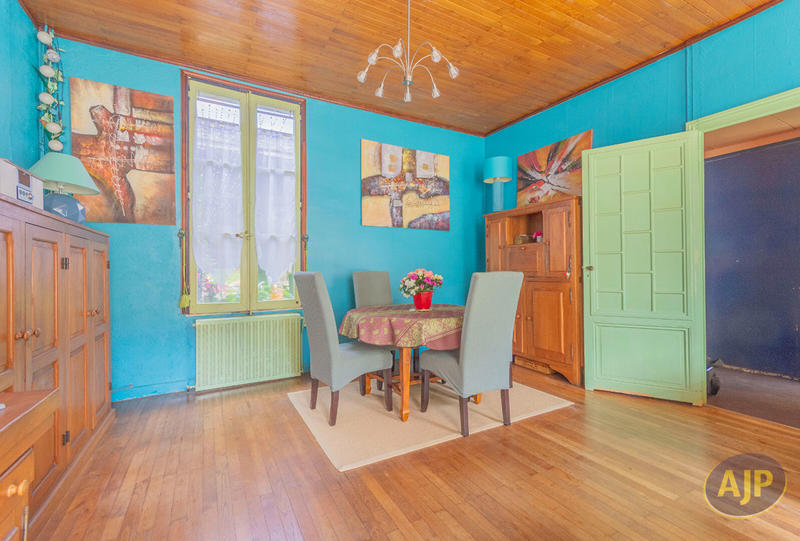 Maison - 210 m² - 8 pièces