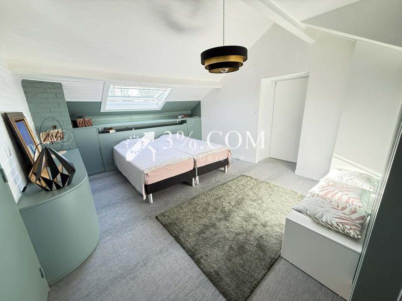 Maison - 180 m² - 8 pièces