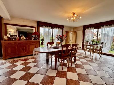 Maison traditionnelle - 274 m² - 8 pièces