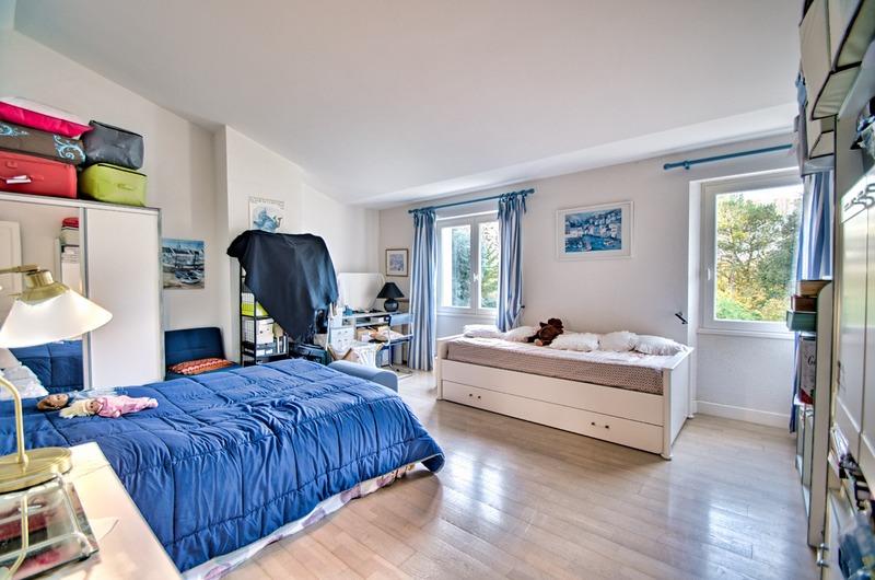 Propriété - 252 m² - 7 pièces