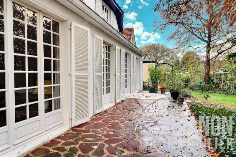 Maison - 174 m² - 9 pièces