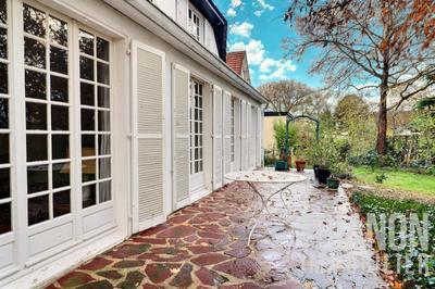 Maison - 174 m² - 9 pièces