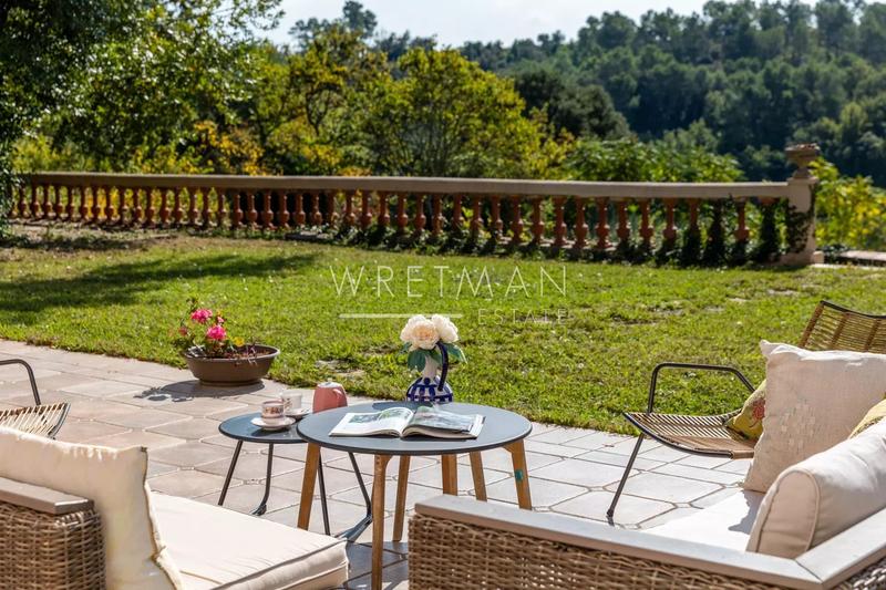 Propriété - 360 m² - 10 pièces