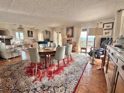 Villa - 300 m² - 10 pièces