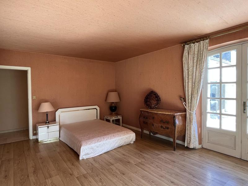 Maison traditionnelle - 300 m² - 7 pièces