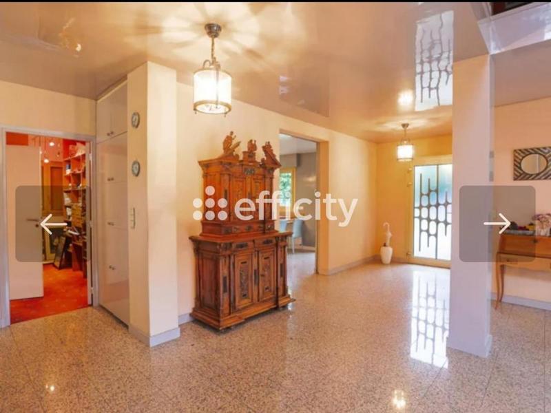 Maison - 300 m² - 9 pièces