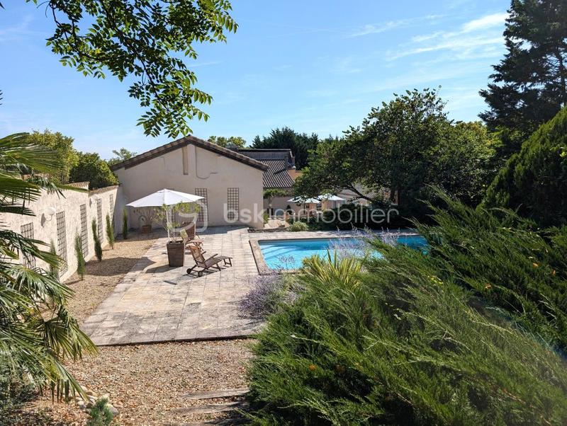 Maison - 296 m² - 9 pièces