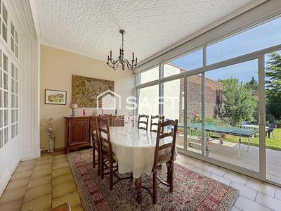 Maison - 216 m² - 10 pièces