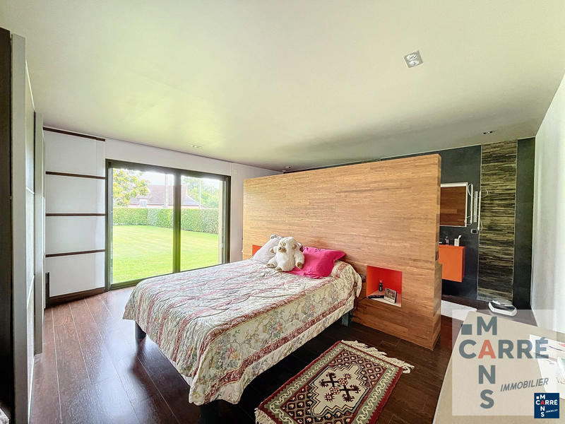 Maison traditionnelle - 275 m² - 7 pièces