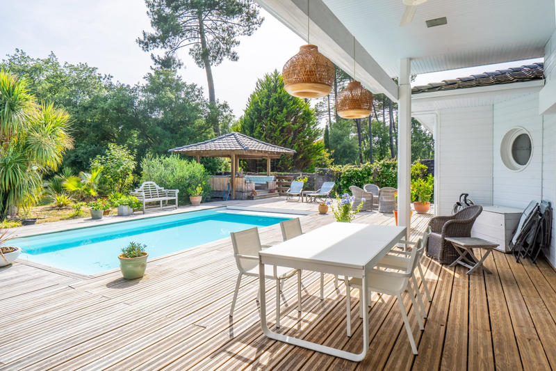 Maison - 215 m² - 7 pièces