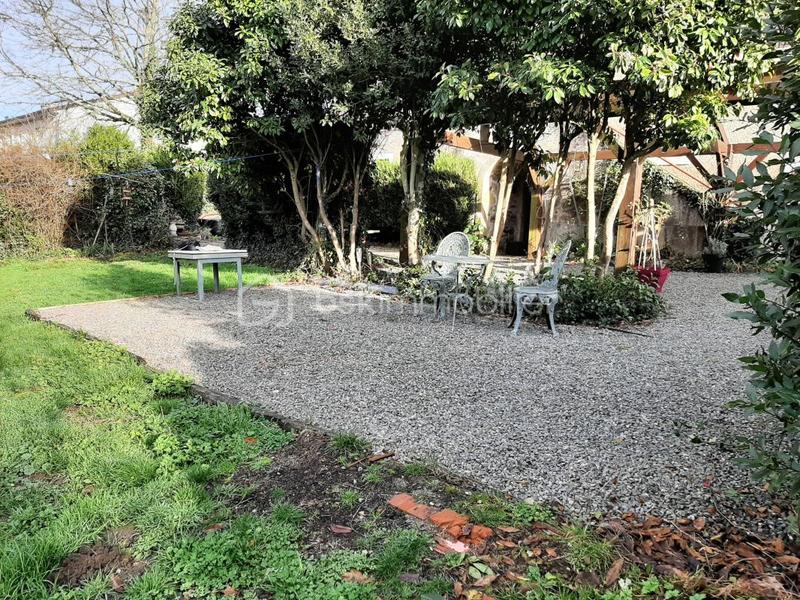 Maison en pierre - 304 m² - 12 pièces