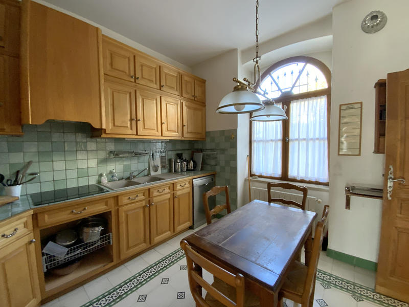 Maison - 234 m² - 8 pièces