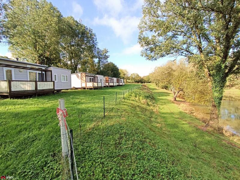 Maison - 530 m² - 8 pièces