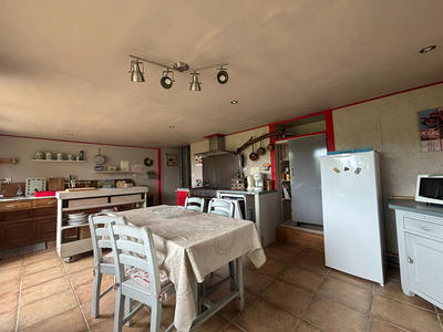 Maison - 214 m² - 7 pièces