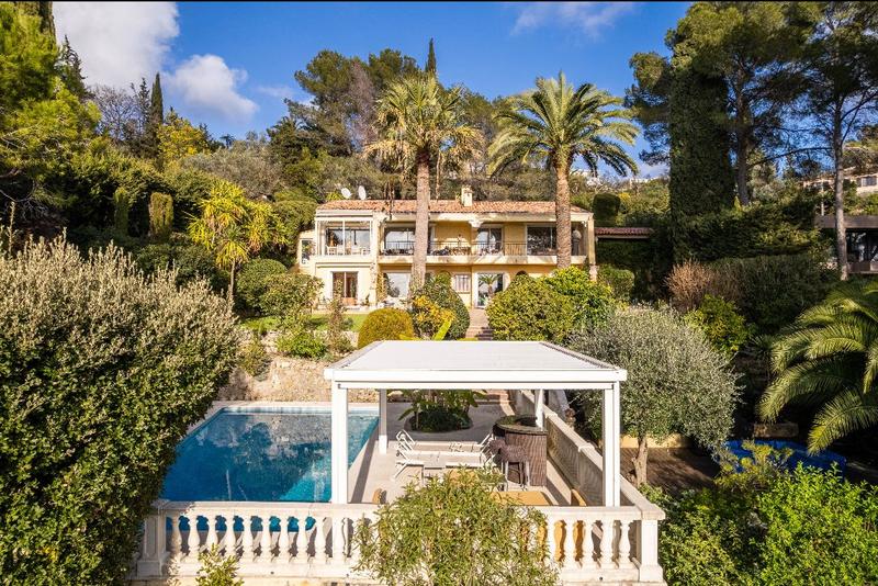 Villa - 270 m² - 6 pièces