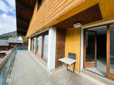 Maison - 255 m² - 12 pièces