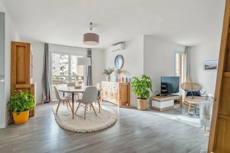 Appartement ancien - 107 m² - 4 pièces