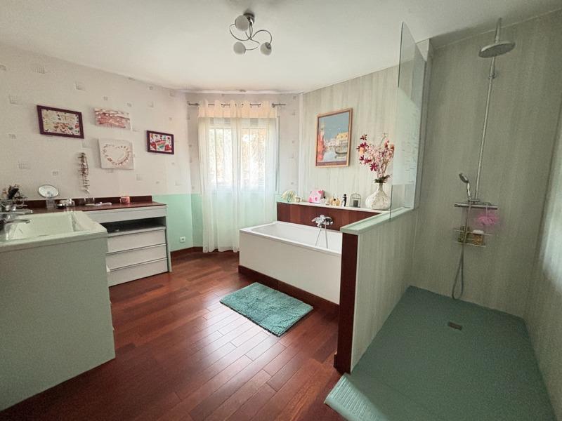 Maison - 178 m² - 5 pièces