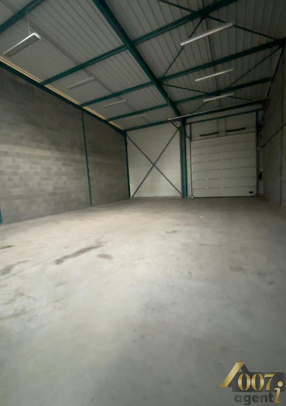 Entrepôt - 250 m²