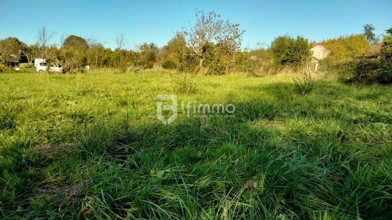 Terrain constructible - 1 525 m²