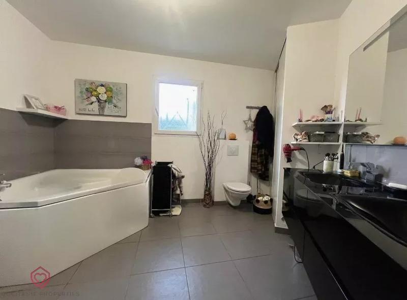 Villa - 184 m² - 6 pièces