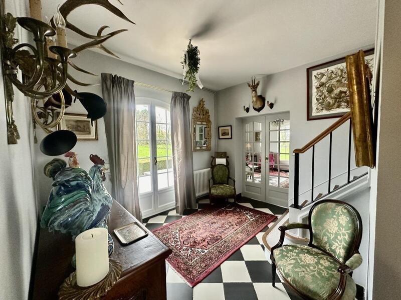 Demeure - 225 m² - 10 pièces