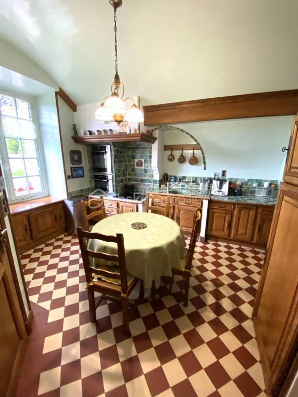 Demeure - 235 m² - 8 pièces