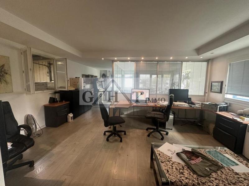 Entrepôt - 1 535 m²