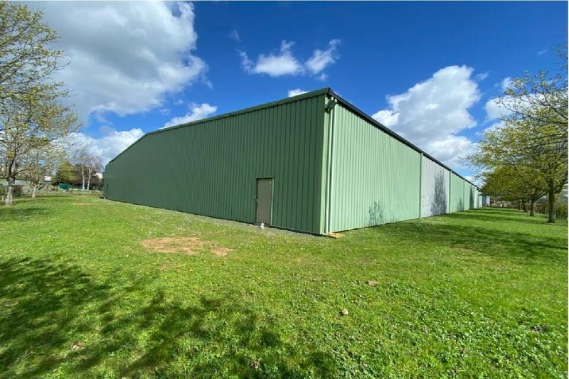 Entrepôt - 1 300 m²