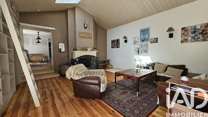 Maison - 205 m² - 9 pièces