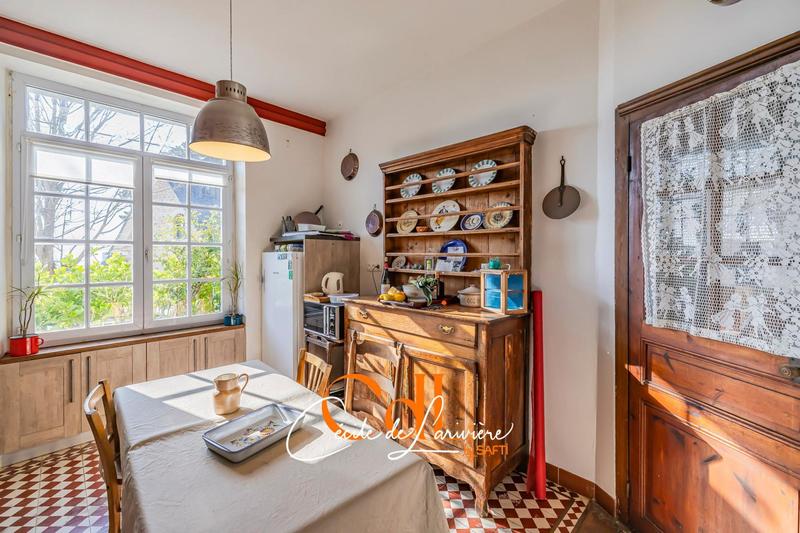 Maison - 240 m² - 8 pièces