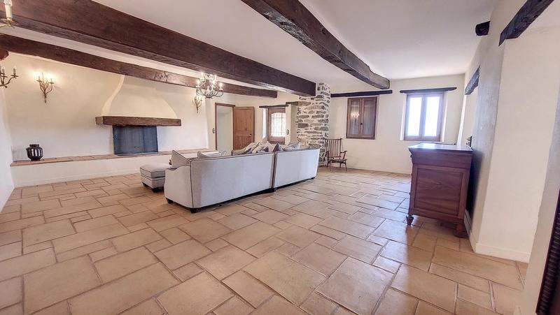 Maison - 584 m² - 14 pièces